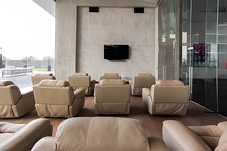 Urbania PHB Torre 100 by Del Mar