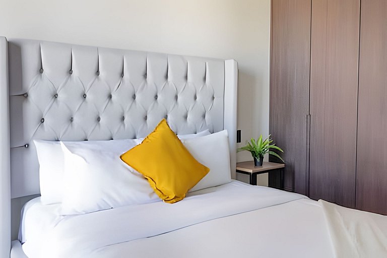 Hidalgo Residences 18D by Del Mar