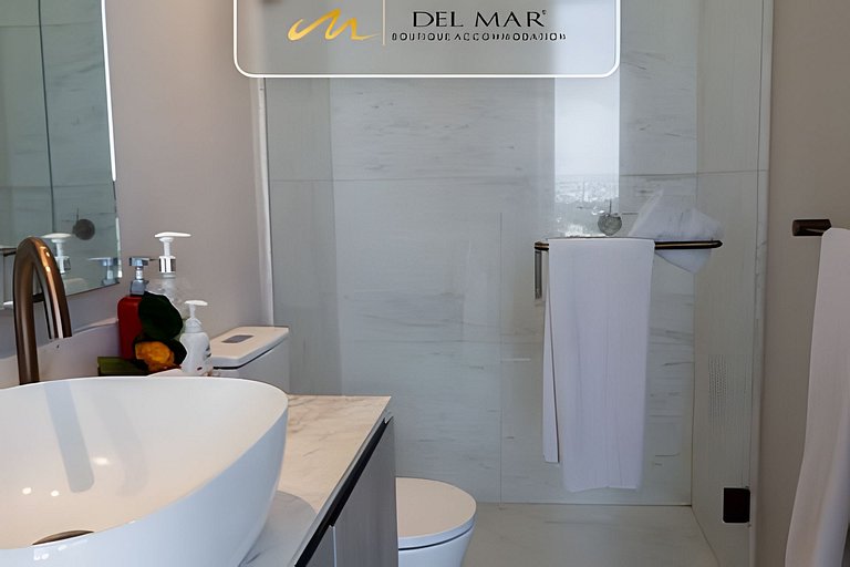 Garibaldi 305 by Del Mar