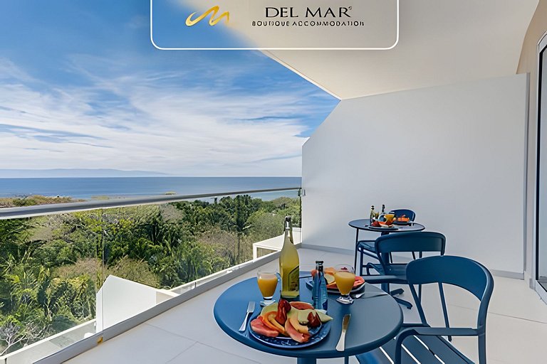 Bolongo 310 by Del Mar