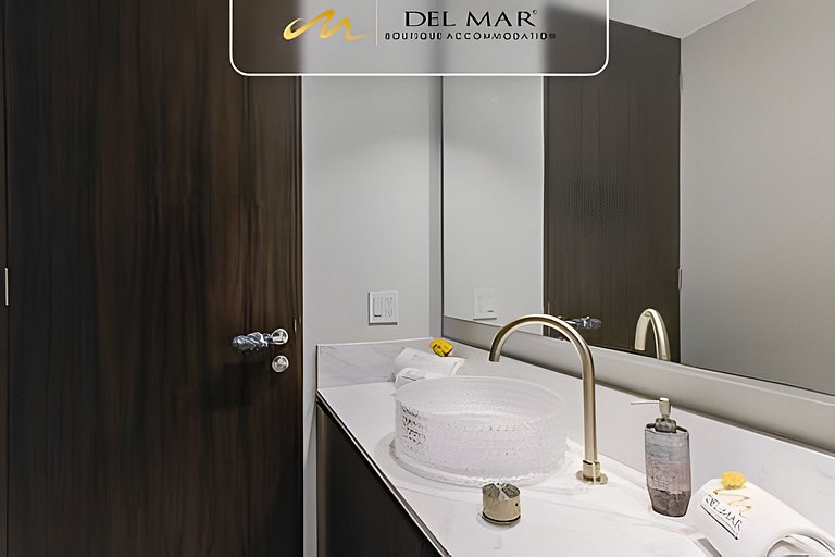 Bolongo 310 by Del Mar