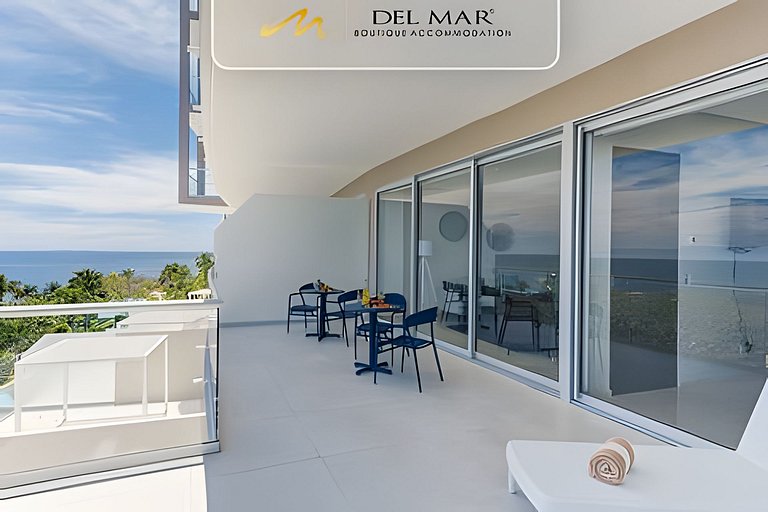 Bolongo 310 by Del Mar