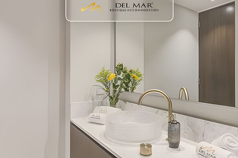 Bolongo 310 by Del Mar