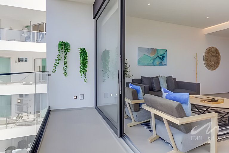 Aria Ocean 916 by Del Mar