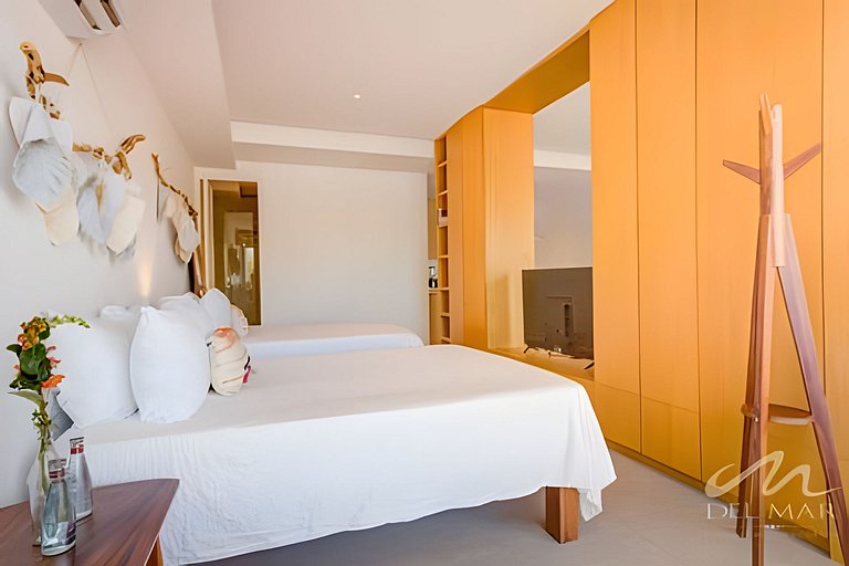 Aria Ocean 213 by Del Mar