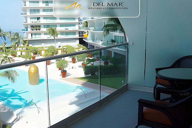 Icon by Del Mar