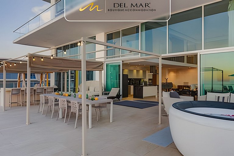 Peninsula 9r by Del Mar