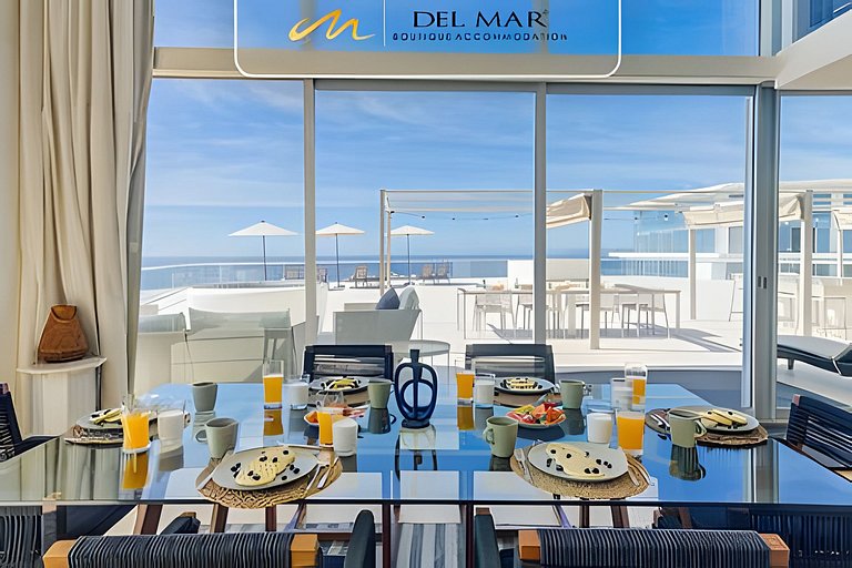 Peninsula 9r by Del Mar