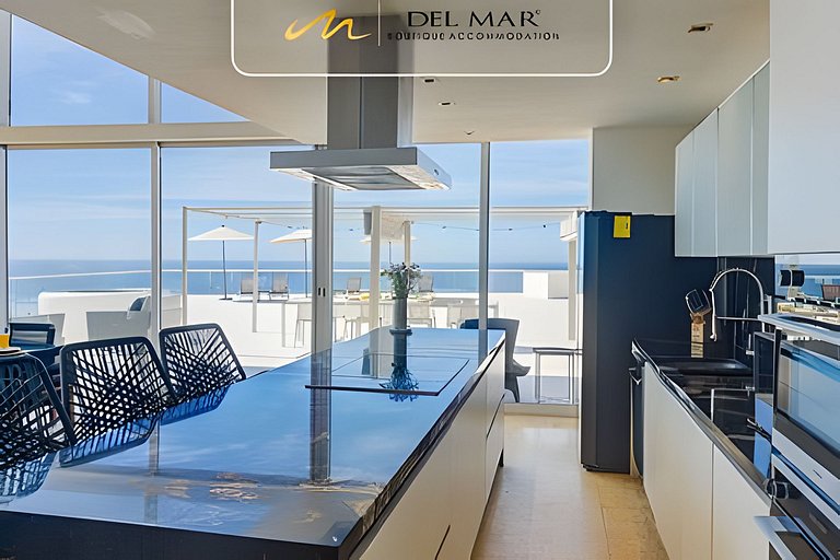 Peninsula 9r by Del Mar