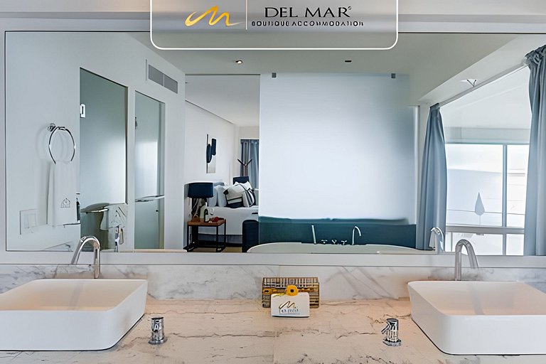 Peninsula 9r by Del Mar