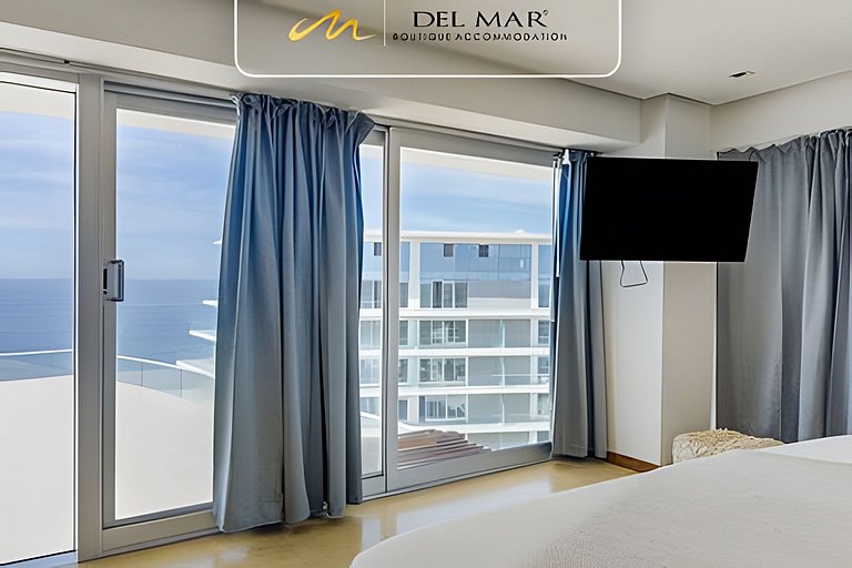 Peninsula 9r by Del Mar