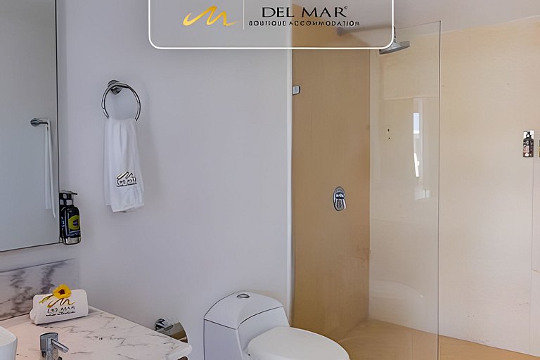 Peninsula 9r by Del Mar