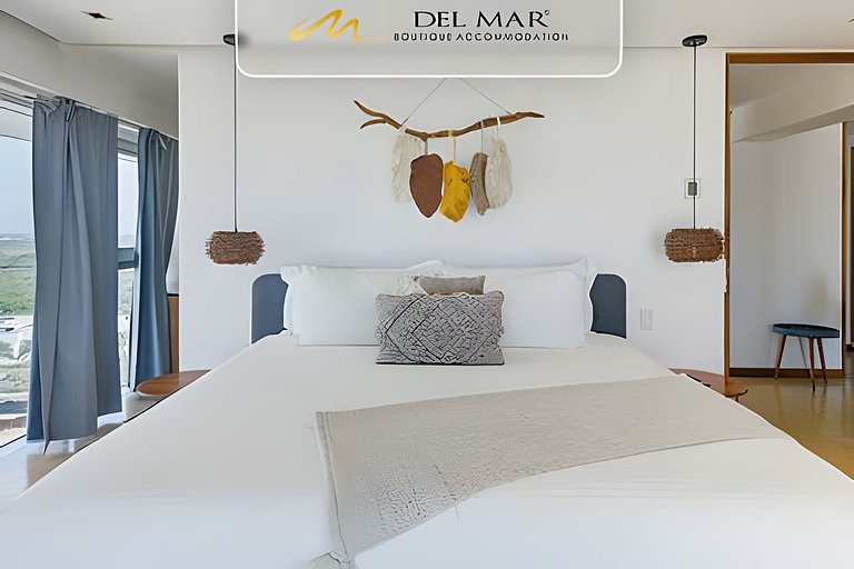 Peninsula 9r by Del Mar