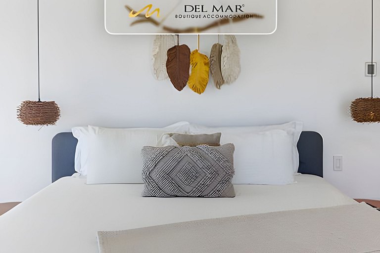 Peninsula 9r by Del Mar