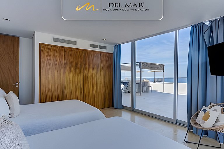Peninsula 9r by Del Mar