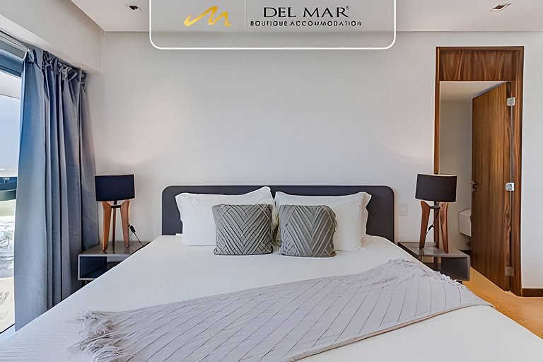 Peninsula 9r by Del Mar