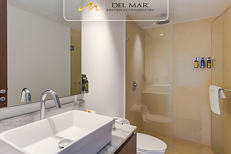 Peninsula 9r by Del Mar