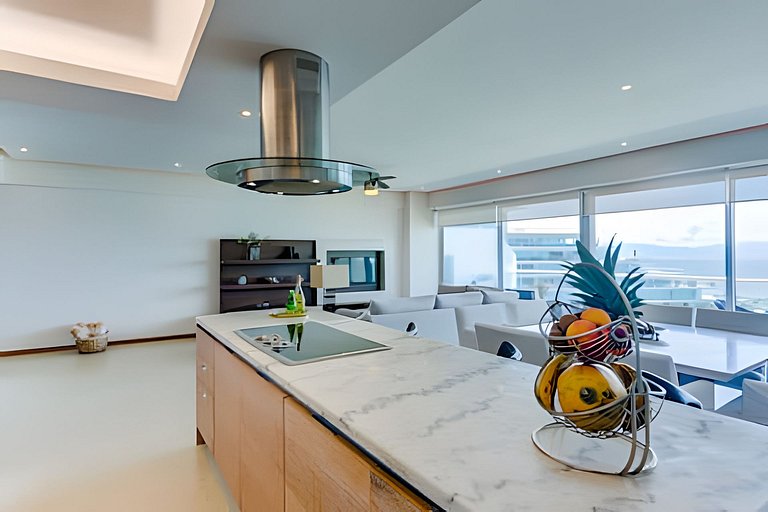 Peninsula 7L F1 by Del Mar