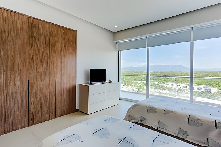 Peninsula 7L F1 by Del Mar