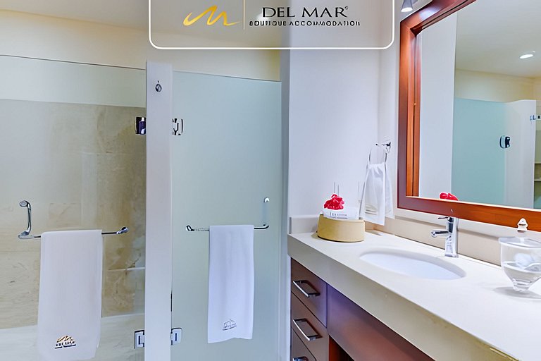 Palma 301 by Del Mar