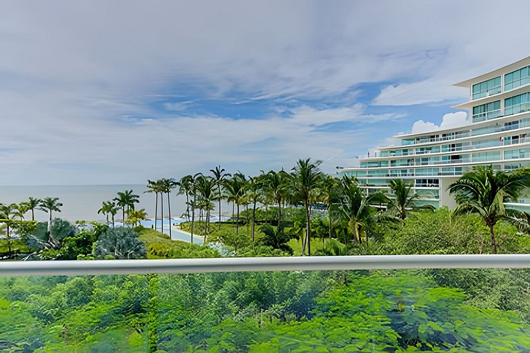 Peninsula 4F F1 by Del Mar