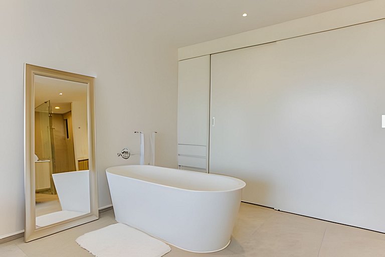 Aria Ocean 511 by Del Mar