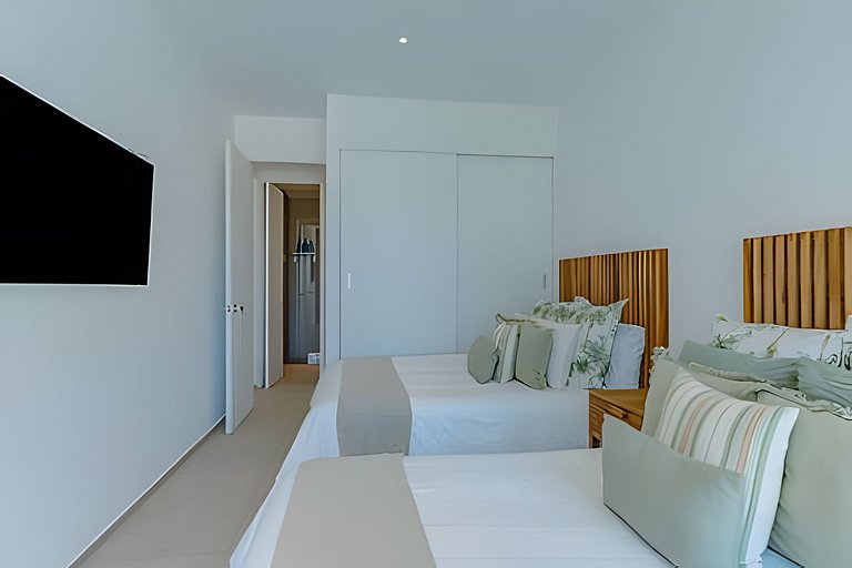 Aria Ocean 103 by Del Mar