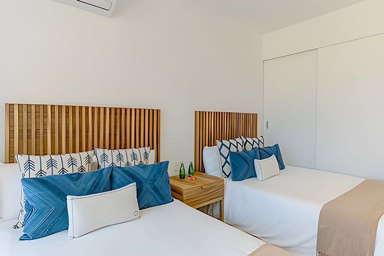 Aria Ocean 103 by Del Mar