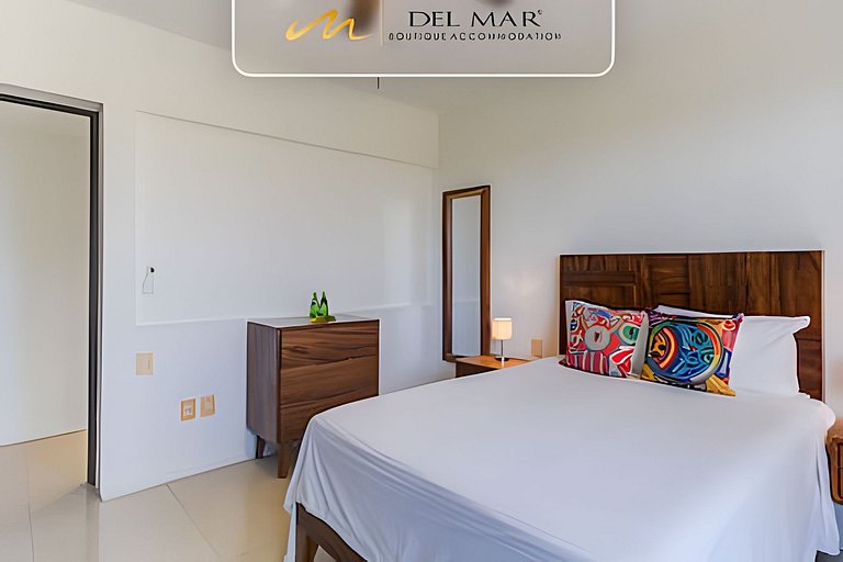 Nitta 301 by Del Mar