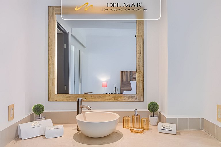 Nitta 301 by Del Mar