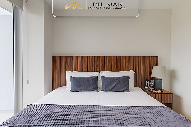 Bolongo 515 by Del Mar
