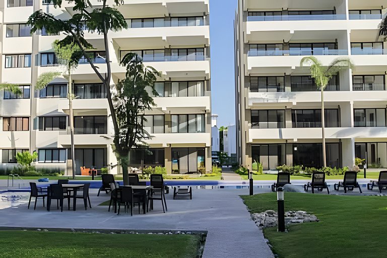 Puertarena C12 by Del Mar