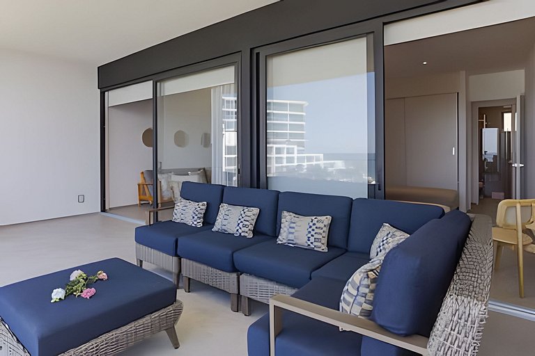 Aria Ocean 606 by Del Mar