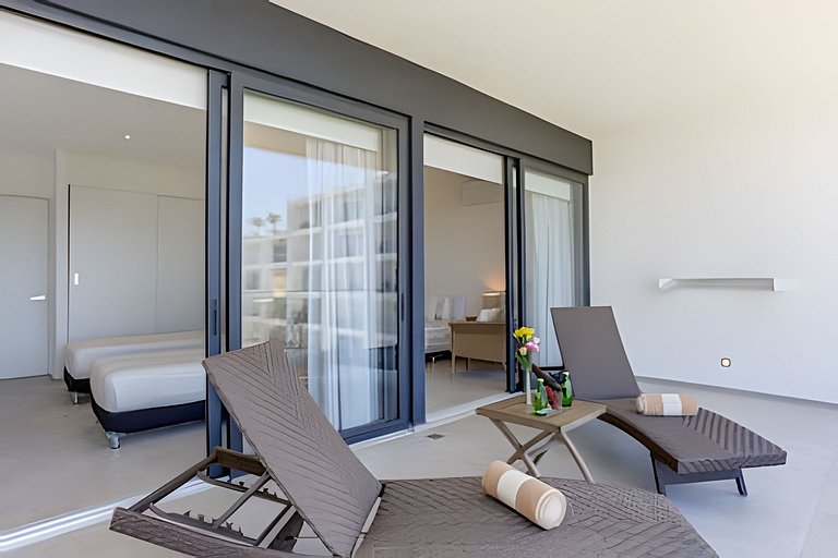 Aria Ocean 606 by Del Mar