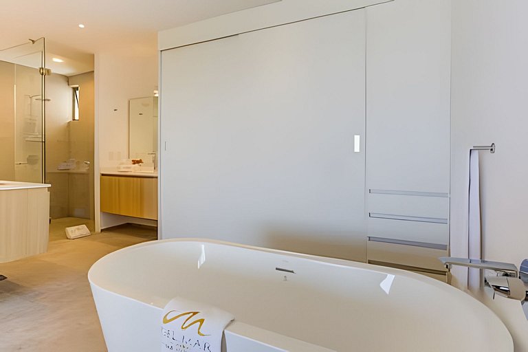 Aria Ocean 606 by Del Mar