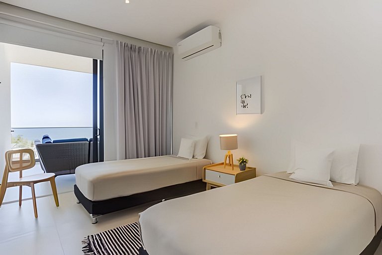 Aria Ocean 606 by Del Mar