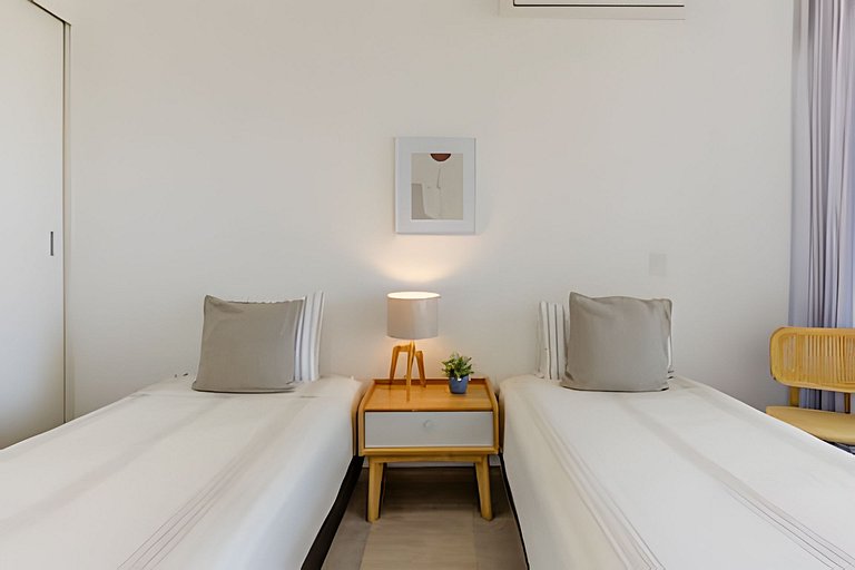 Aria Ocean 606 by Del Mar