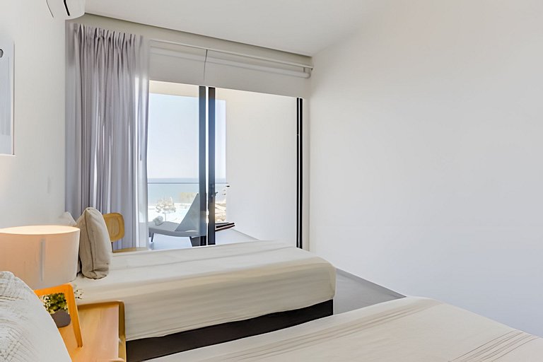 Aria Ocean 606 by Del Mar