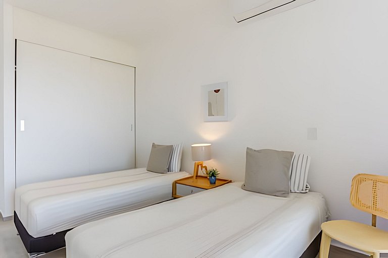 Aria Ocean 606 by Del Mar