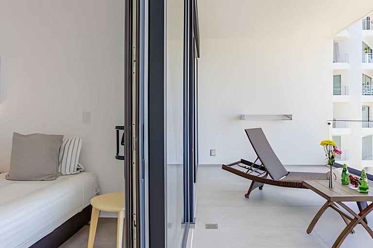 Aria Ocean 606 by Del Mar
