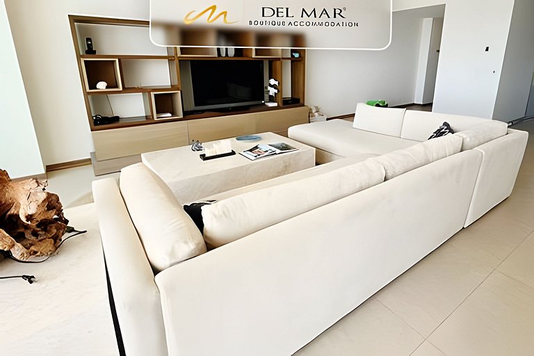 Peninsula 6G F1 by Del Mar