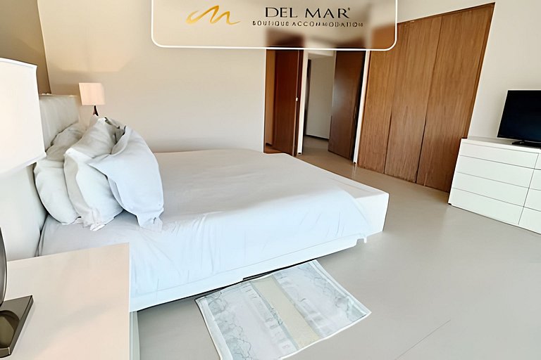 Peninsula 6G F1 by Del Mar