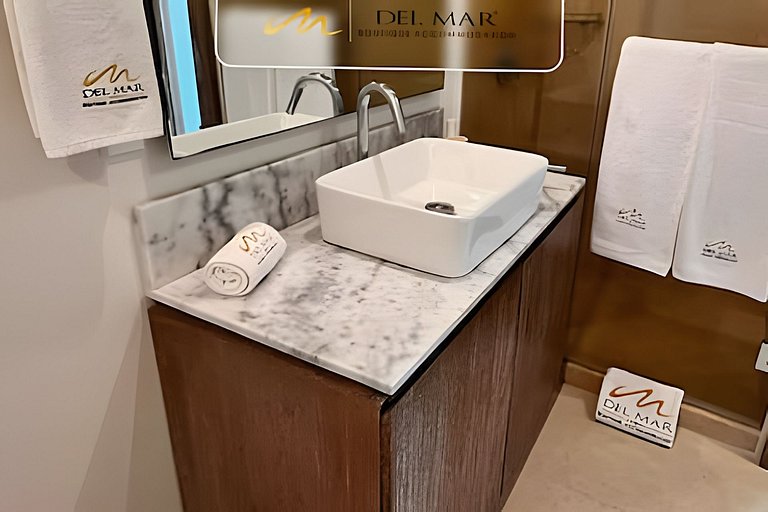 Peninsula 6G F1 by Del Mar
