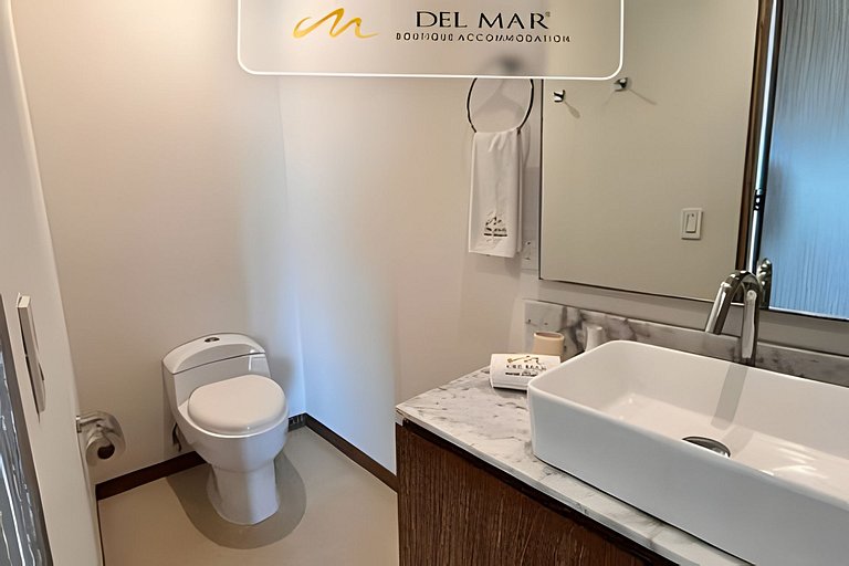 Peninsula 6G F1 by Del Mar